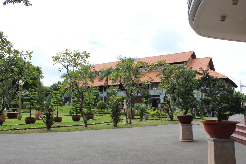 Saigon Park Resort Thuan An Exterior photo