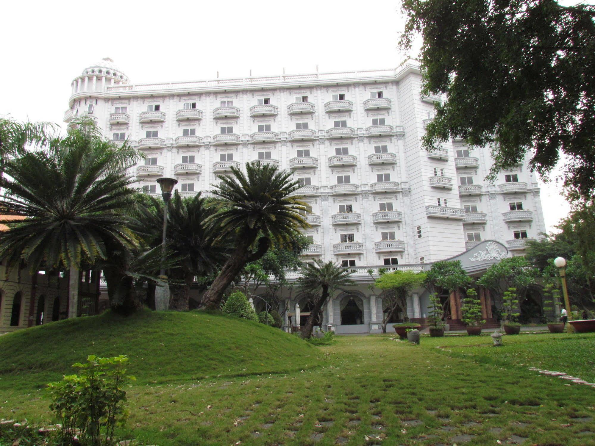 Saigon Park Resort Thuan An Exterior photo